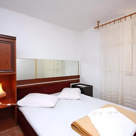 Apartment Family Friendly With A Swimming Pool Mundanije, Rab - 5075